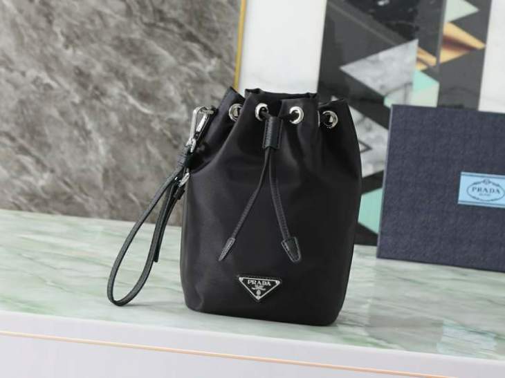 Picture of Prada Handbags _SKUfw226205578fw